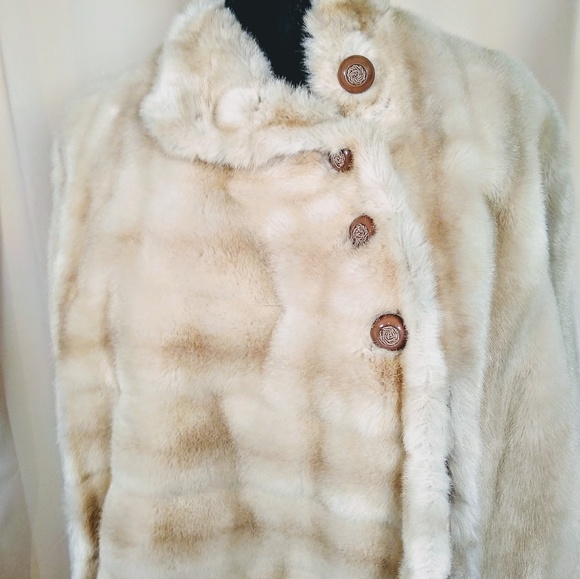 Beautiful vegan vintage fur coat! - Picture 3 of 8